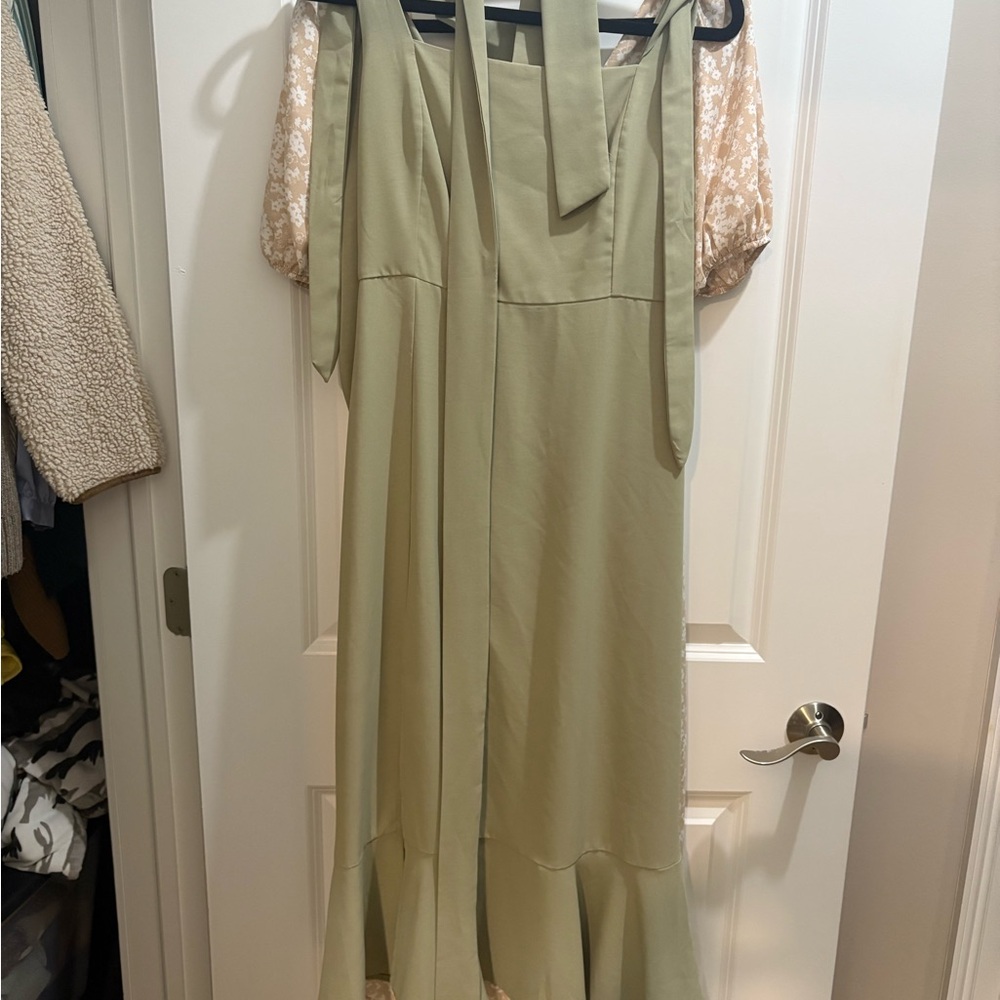 Elegant Green Sleeveless Dress